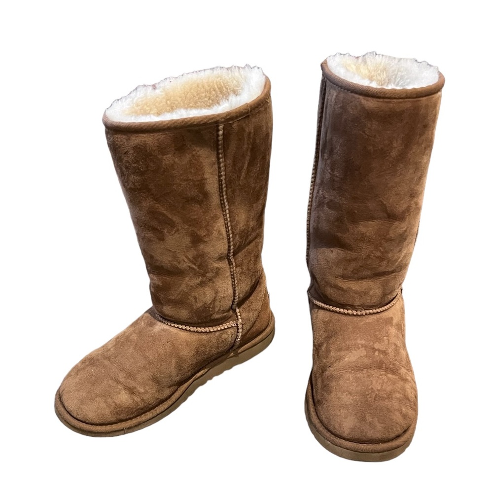 UGG Classic Tall Boot Size 6 Chestnut Color (Brown)